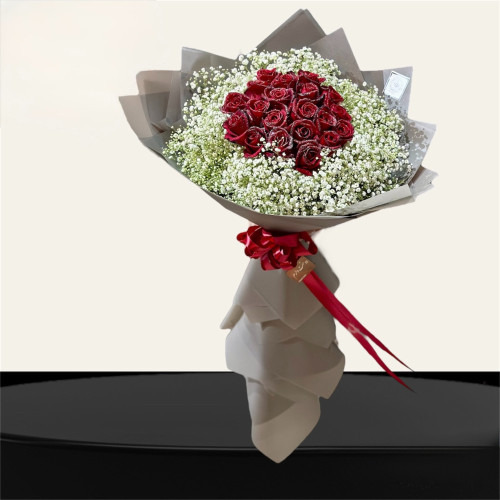دسته گل 20شاخه رز قرمز و عروس