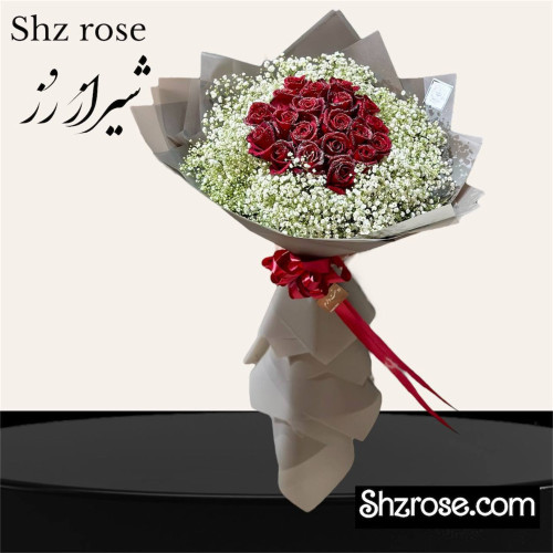 دسته گل بزرگ رز قرمز و عروس